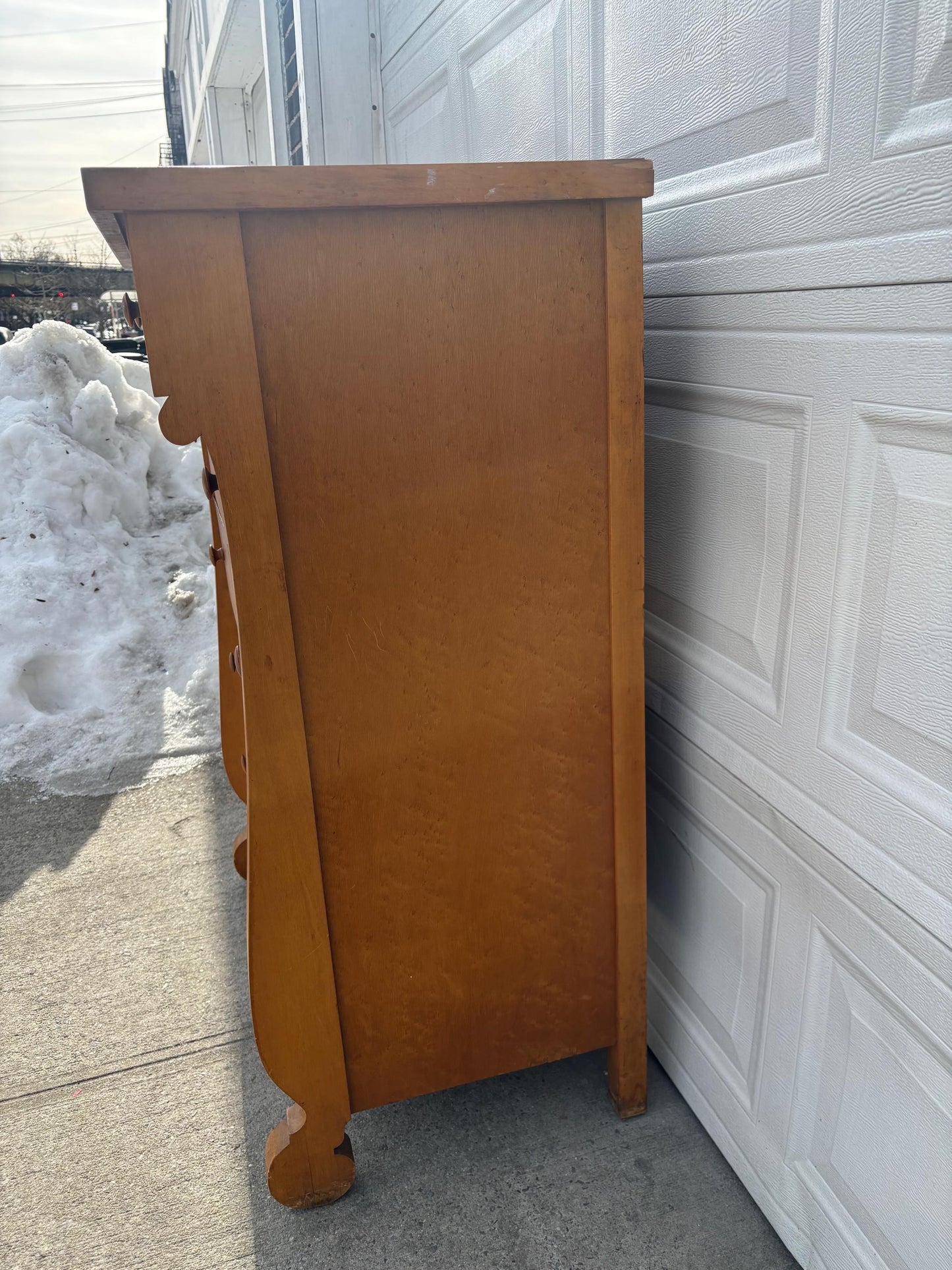 Antique Maple Chest of Drawers with Two Over Four Layout
