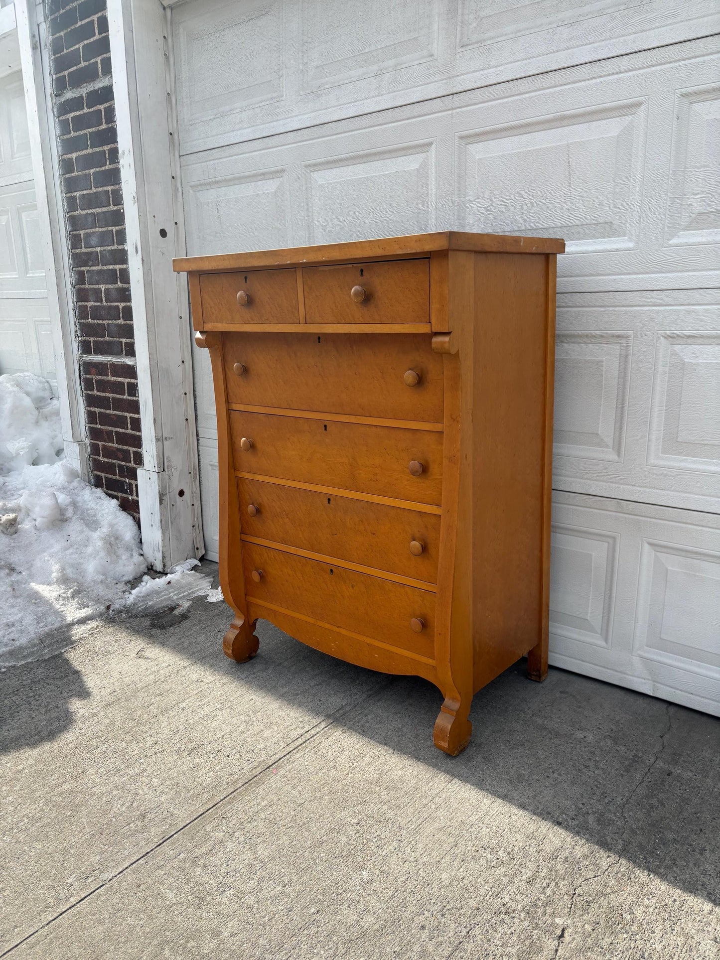 Antique Maple Chest of Drawers with Two Over Four Layout