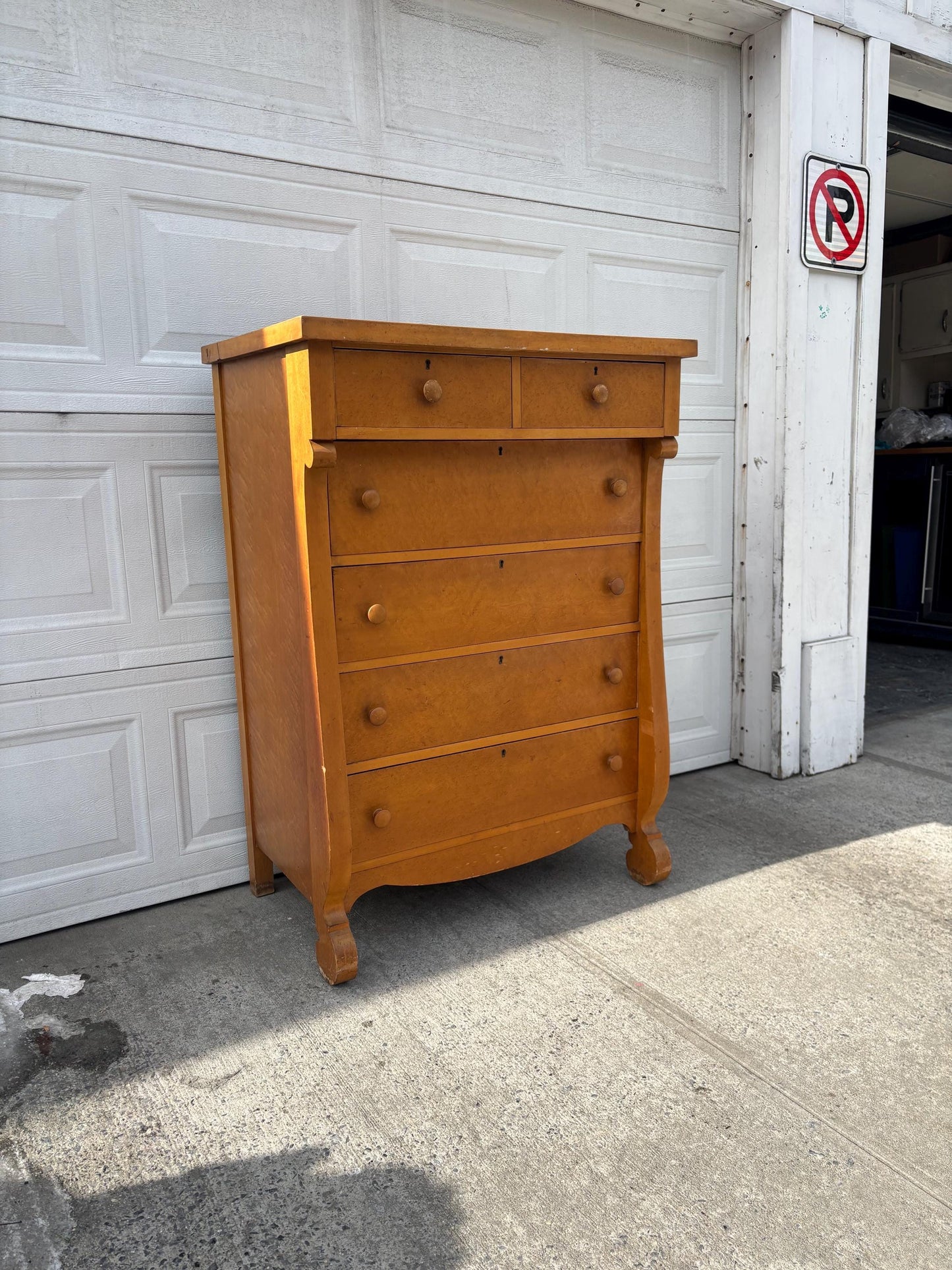 Antique Maple Chest of Drawers with Two Over Four Layout